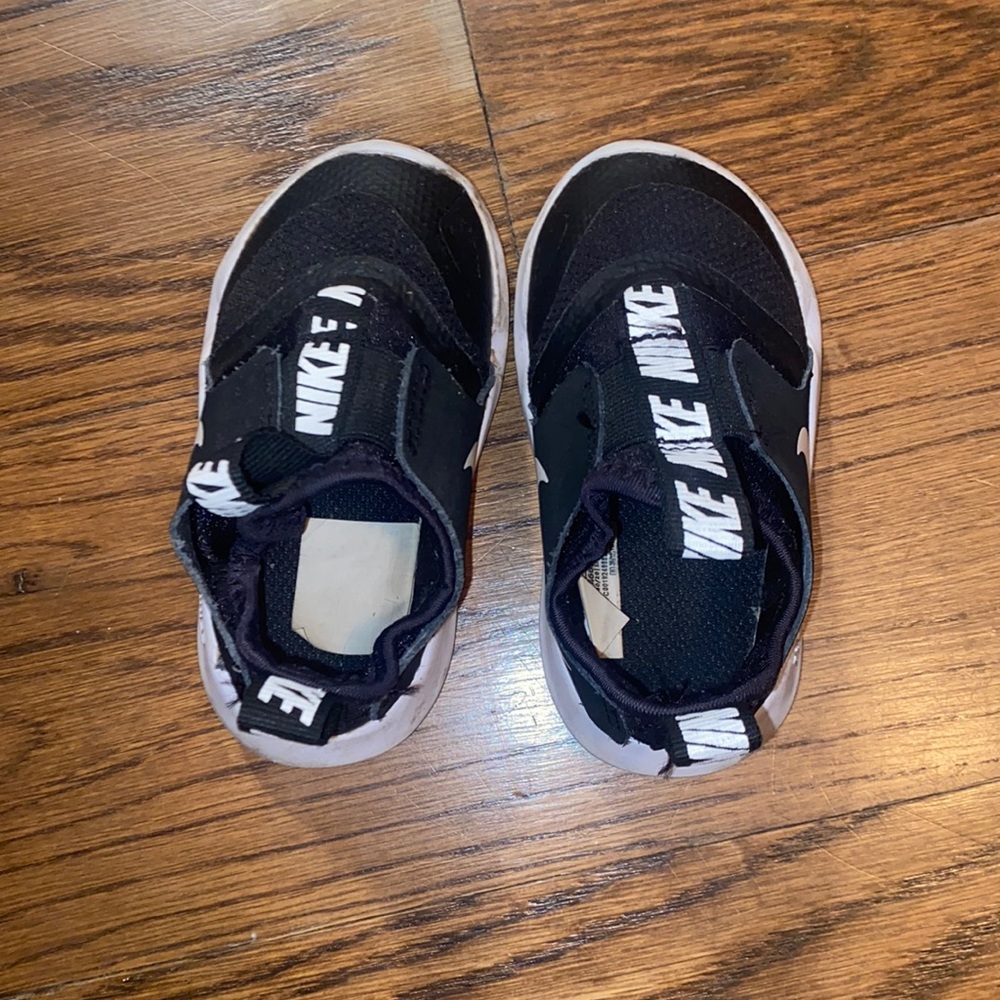 Size 5c Nike tennis shoes